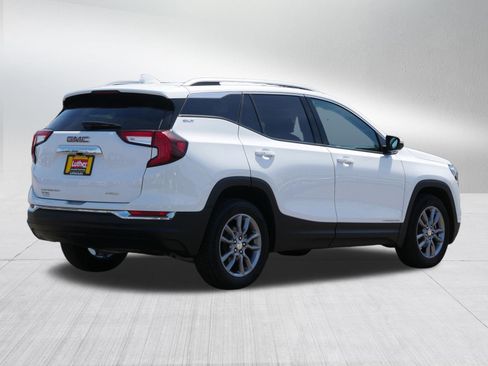 Used 2022 GMC Terrain SLT w/ Infotainment Package II AWD/4WD image 7