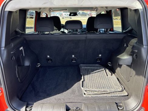 Used 2020 Jeep Renegade Latitude w/ Cold Weather Group image 22