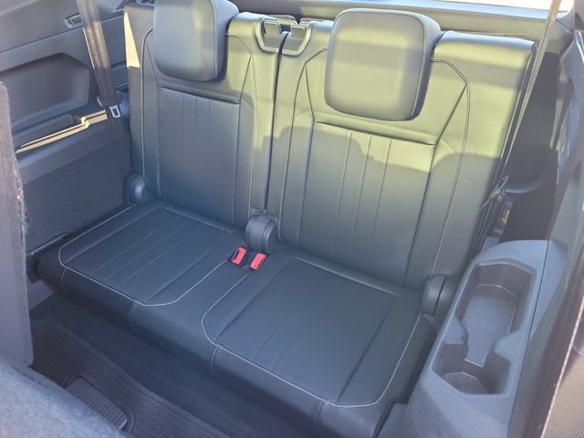 Certified 2022 Volkswagen Tiguan SE R-Line FWD image 12