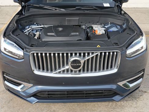 Used 2023 Volvo XC90 T8 Core AWD/4WD image 8