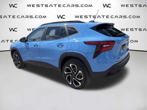 Used 2024 Chevrolet Trax RS w/ Sunroof Package FWD image 10