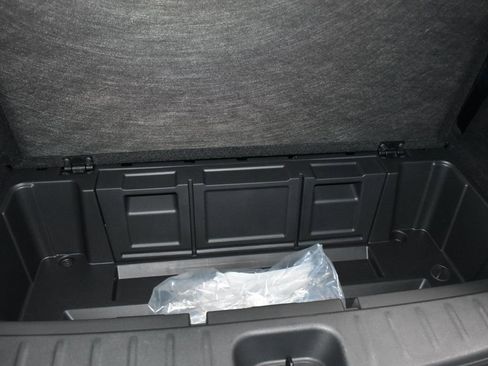 Certified 2025 Nissan Pathfinder SV image 27