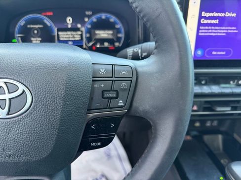 Used 2025 Toyota Camry XLE image 15