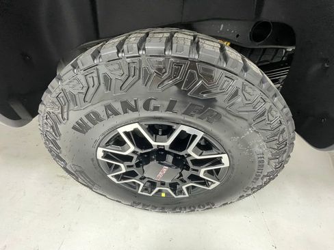 New 2026 GMC Sierra 2500 AT4X AWD/4WD image 10