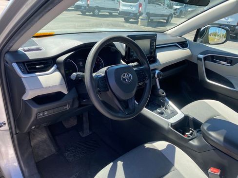 Used 2022 Toyota RAV4 XLE image 12