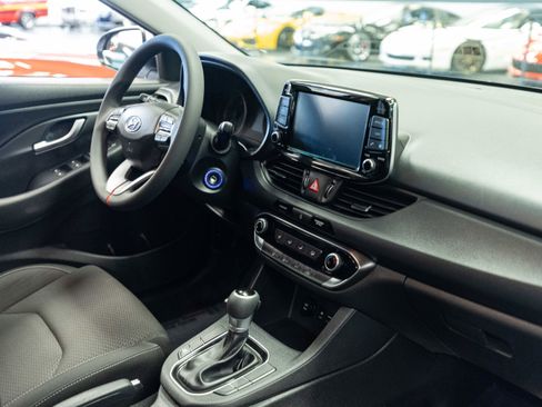 Used 2018 Hyundai Elantra GT FWD image 14