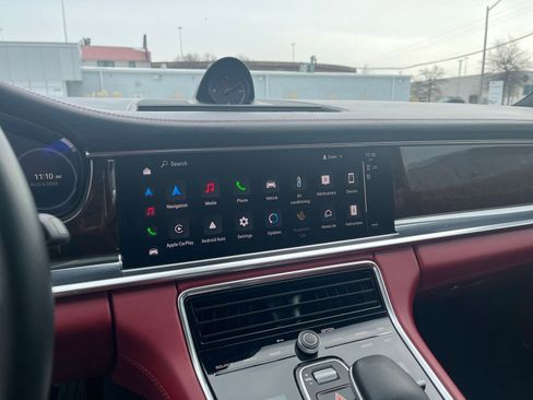 Used 2023 Porsche Panamera image 21