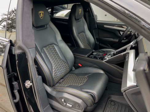 Used 2020 Lamborghini Urus AWD/4WD image 26