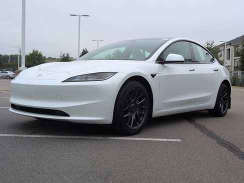 Used 2024 Tesla Model 3 Standard Range RWD image 8