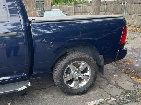 Used 2017 RAM 1500 Express AWD/4WD image 5