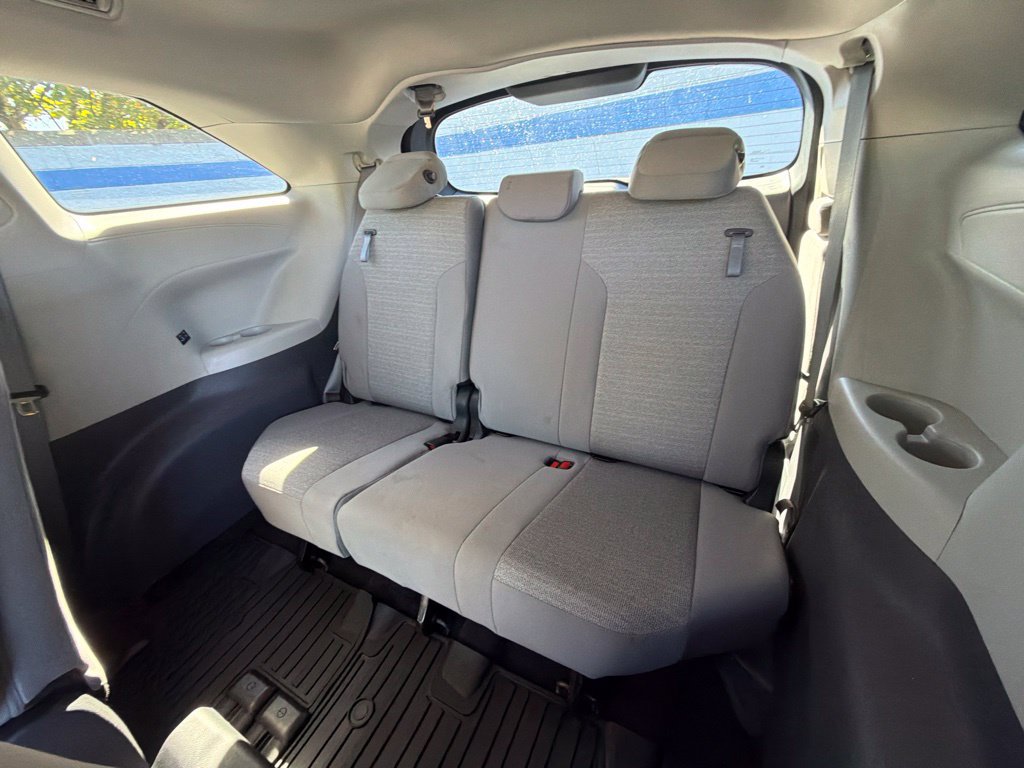 Used 2023 Toyota Sienna LE FWD image 20