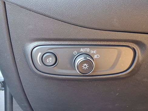 Used 2023 Chevrolet Equinox LT FWD image 18