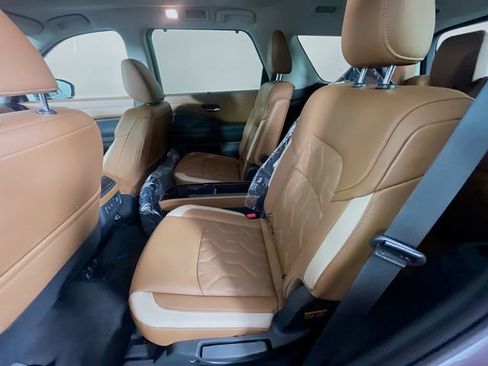 New 2026 Nissan Pathfinder Platinum FWD image 14