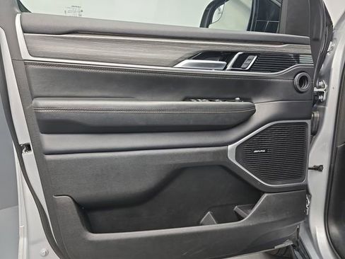 Used 2024 Jeep Wagoneer Series II w/ Flexible Seating Group image 15