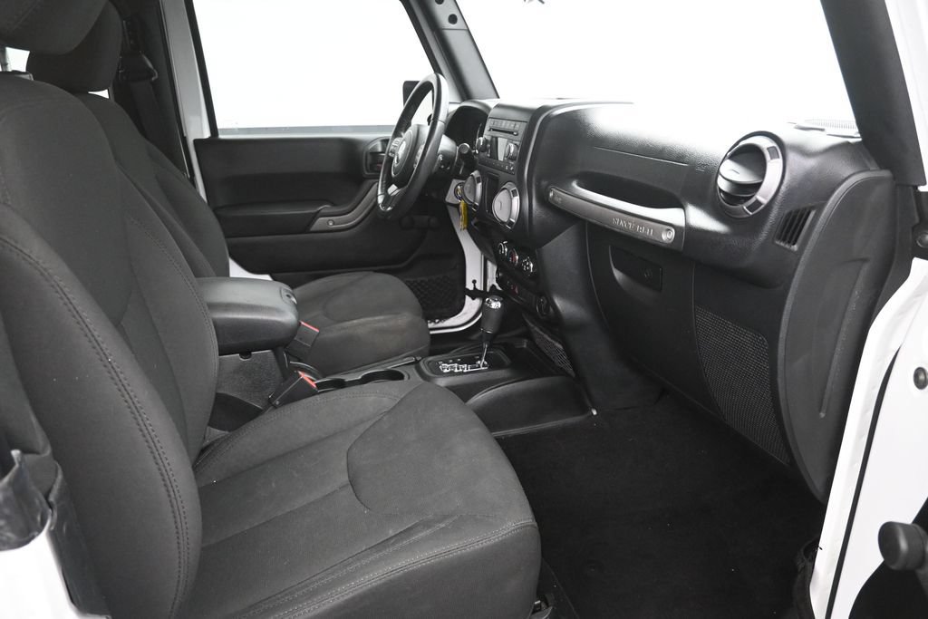 Used 2017 Jeep Wrangler Sport w/ Connectivity Group AWD/4WD image 19