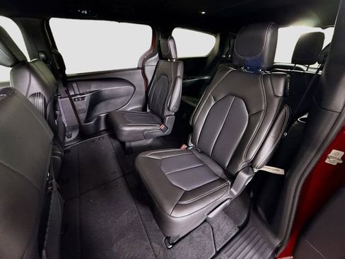 New 2026 Chrysler Pacifica Select image 23