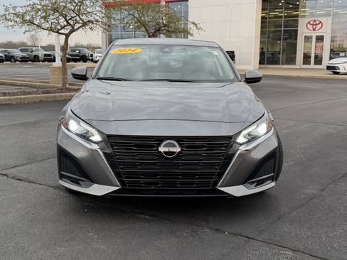 Used 2024 Nissan Altima 2.5 SV w/ SV Premium Package image 2