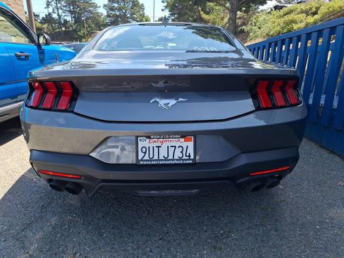 Used 2025 Ford Mustang Coupe RWD image 5