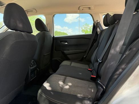 Used 2025 Nissan Rogue SV FWD image 27