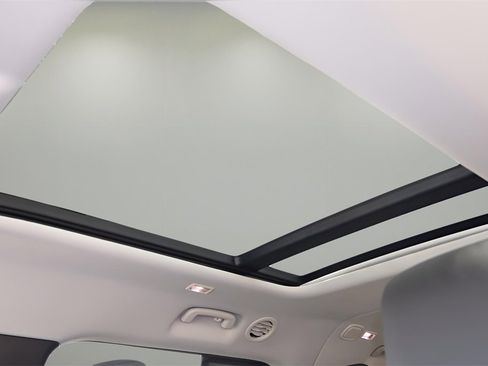 New 2025 Land Rover Defender 130 S image 29