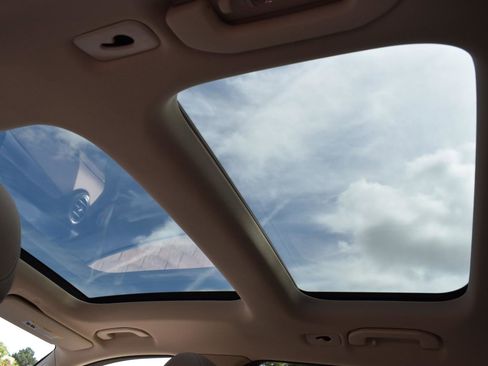 Used 2021 Mercedes-Benz GLC 300 300 4MATIC Premium Pkg Panoram image 28