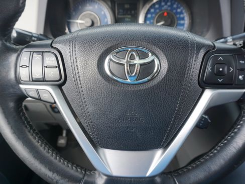 Used 2015 Toyota Sienna XLE image 9