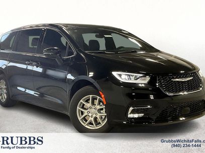 New 2026 Chrysler Pacifica Select