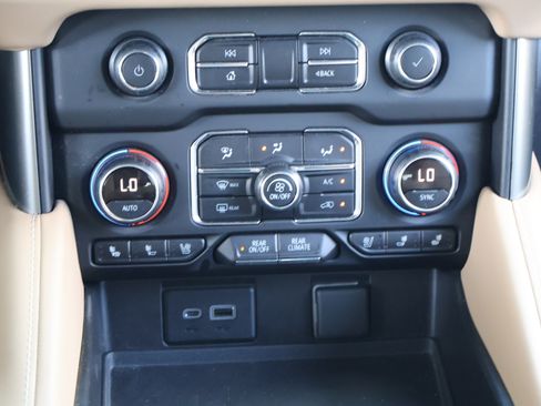 Used 2021 Chevrolet Tahoe Premier RWD image 20