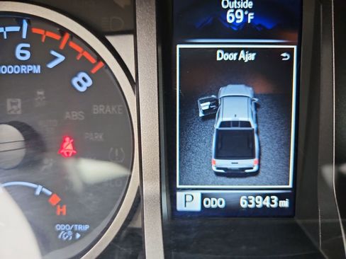 Used 2022 Toyota Tacoma TRD Off-Road w/ Technology Package AWD/4WD image 16