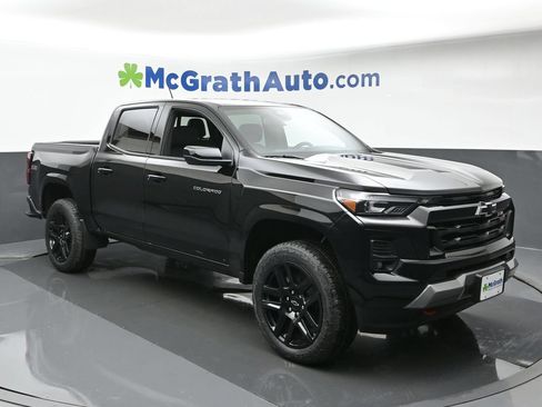 Used 2025 Chevrolet Colorado Z71 w/ Z71 Convenience Package 2 AWD/4WD image 2