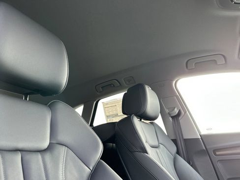 Used 2025 Audi Q5 2.0T Premium image 16