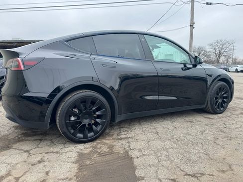 Used 2021 Tesla Model Y Long Range image 9
