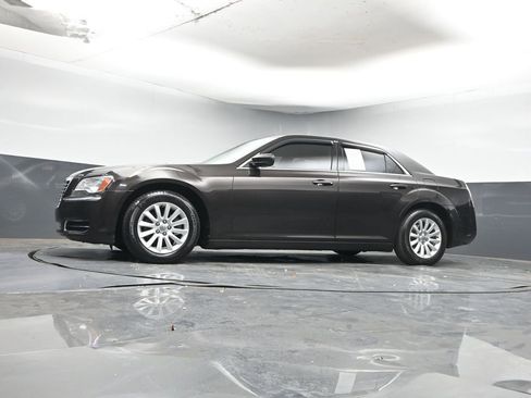 Used 2013 Chrysler 300 image 25