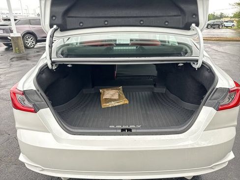 Used 2025 Toyota Camry Hybrid FWD image 19