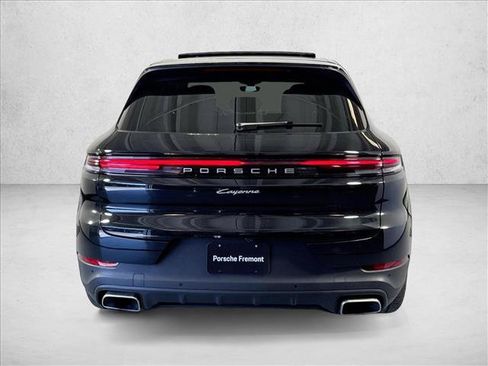Certified 2025 Porsche Cayenne w/ Premium Package AWD/4WD image 10