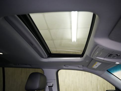 Used 2019 GMC Yukon XL SLT image 25