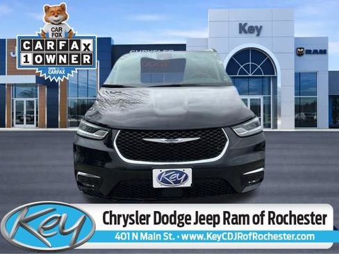 Used 2024 Chrysler Pacifica Limited FWD image 1