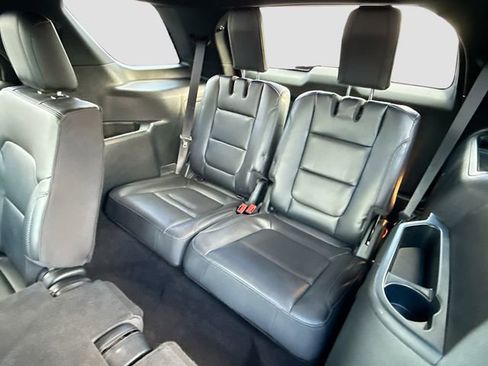 Certified 2018 Ford Explorer XLT w/ Equipment Group 202A image 30