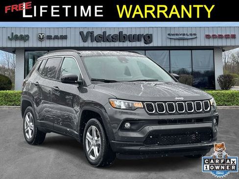 Used 2024 Jeep Compass Latitude image 1