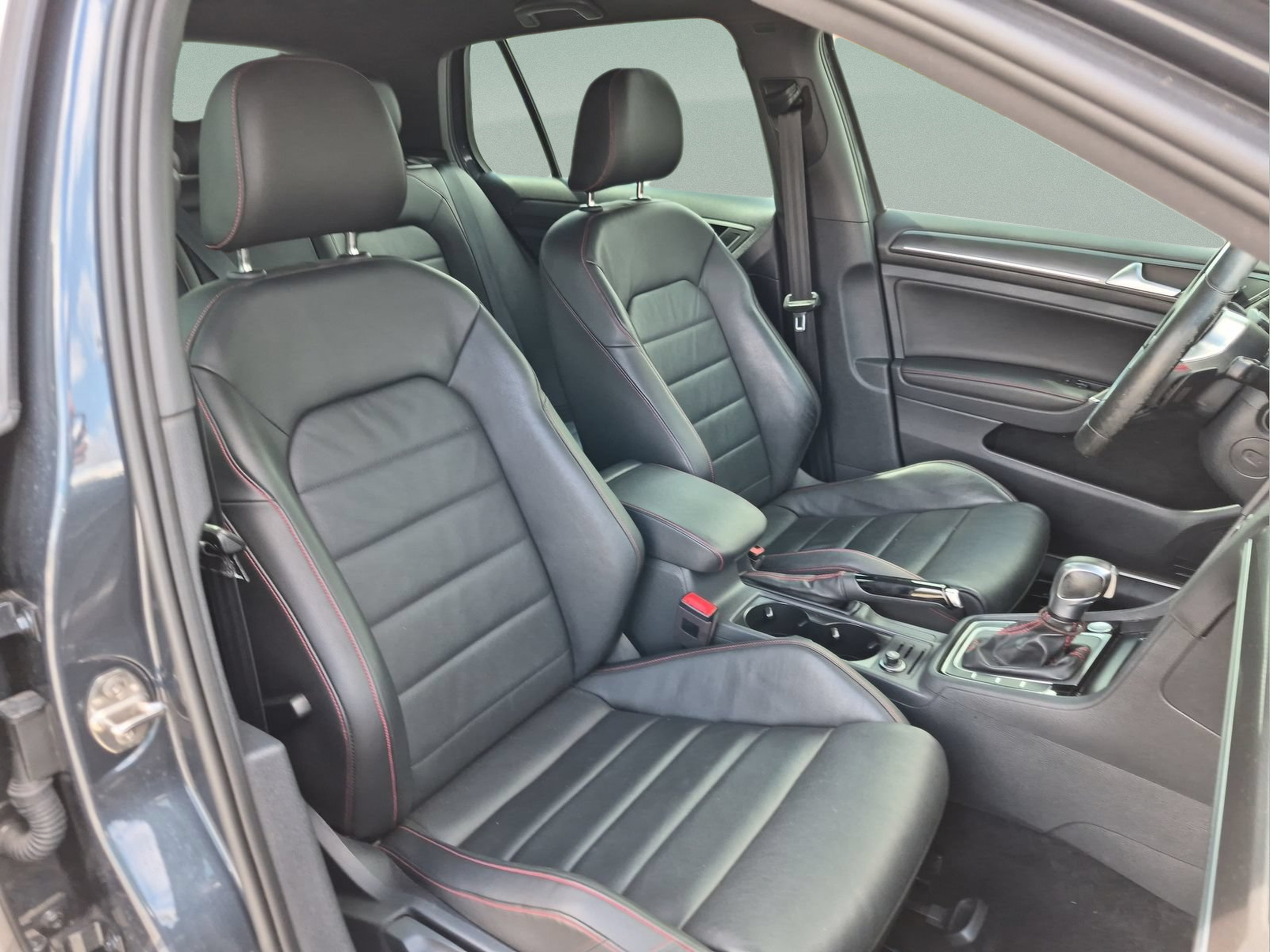 Used 2020 Volkswagen GTI SE FWD image 19