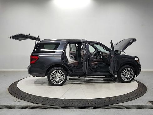 Used 2024 Ford Expedition Limited RWD image 16