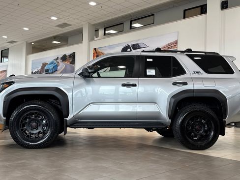 Used 2026 Toyota 4Runner TRD Off-Road Premium AWD/4WD image 2