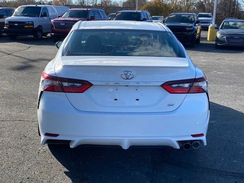 Used 2023 Toyota Camry SE image 5