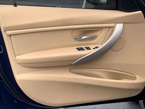 Used 2016 BMW 320i Sedan image 22