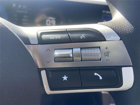 Certified 2025 Hyundai Santa Cruz SE image 19