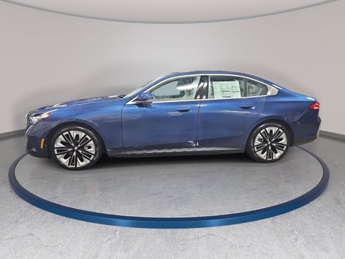 New 2026 BMW i5 eDrive40 w/ Premium Package image 8