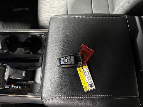 Used 2022 Ford F150 Lightning XLT AWD/4WD image 33