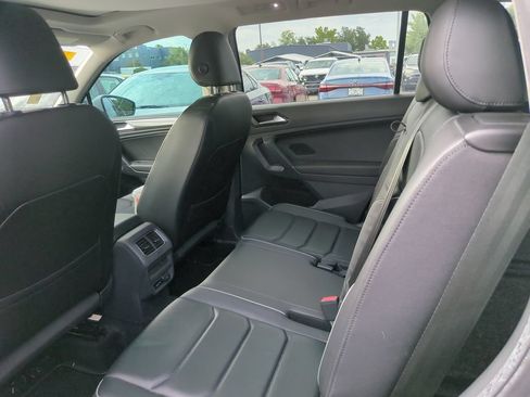 Used 2018 Volkswagen Tiguan SEL Premium FWD image 6