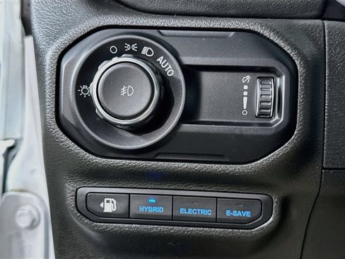 Used 2023 Jeep Wrangler Unlimited Sahara AWD/4WD image 18