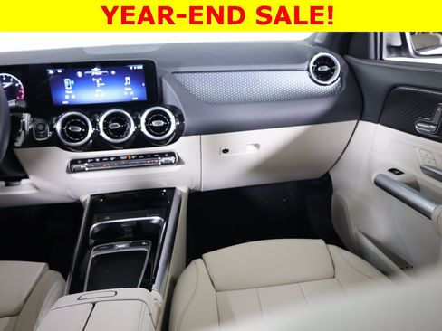 Used 2025 Mercedes-Benz GLA 250 4MATIC image 40